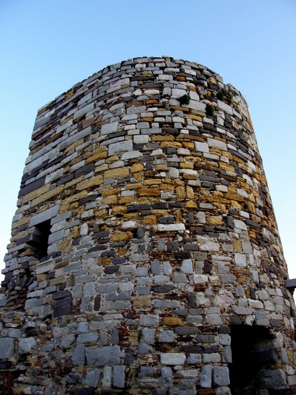 Ο Πύργος Κουλάς έχει φτιαχτεί με αρχαίο οικοδομικό υλικό όπως φαίνεται και στη φωτογραφία