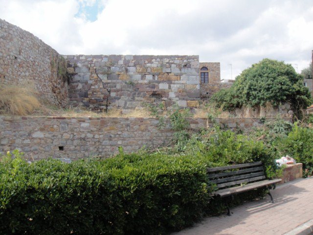 Μέρος του επιλιμένιου τείχους που σώζεται μέχρι σήμερα και γειτνιάζει με τον Νότιο Προμαχώνα