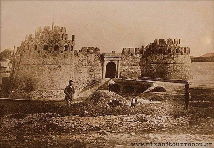 Το Κάστρο της Χαλκίδας - η κύρια είσοδος του