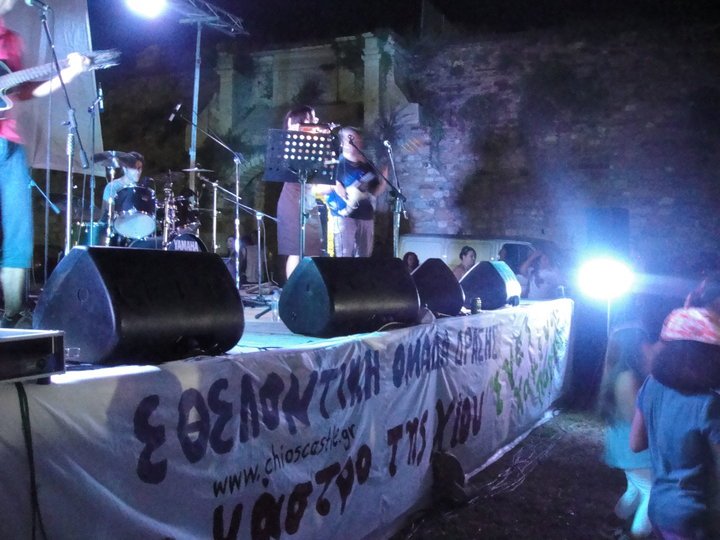Στιγμιότυπο από συναυλία της Ομάδας μας στην Τάφρο (2011)