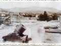 Φωτογραφία του 1920 που απεικονίζει τη βομβάρδα που υπάρχει ακόμη και σήμερα στο Νότιο Προμαχώνα, καθώς και δύο κομμένα κανόνια, Αρχείο Γιάννη & Μαρίας Χωρέμη